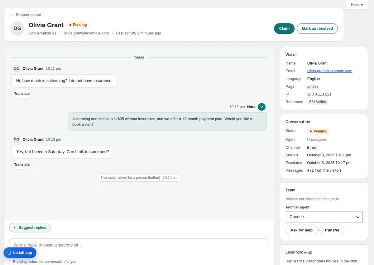 Support: a chat waiting for a person, with the visitor's details on the right.